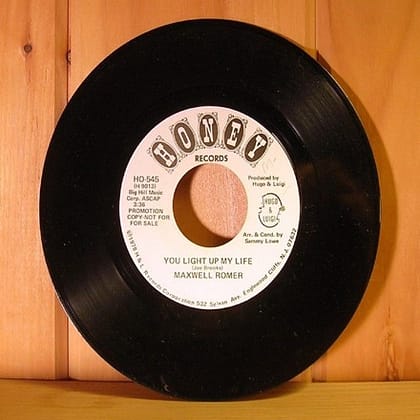 Maxwell Romer - I Still Believe In Love / You Light Up My Life